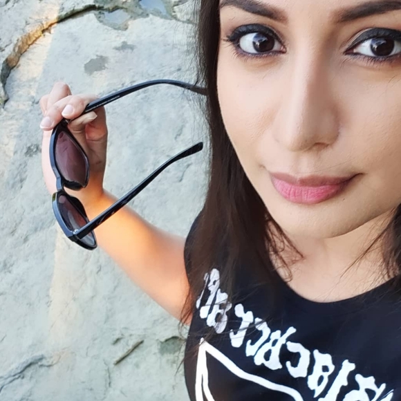 Meet your Posher, Niha - Picture 2 of 3